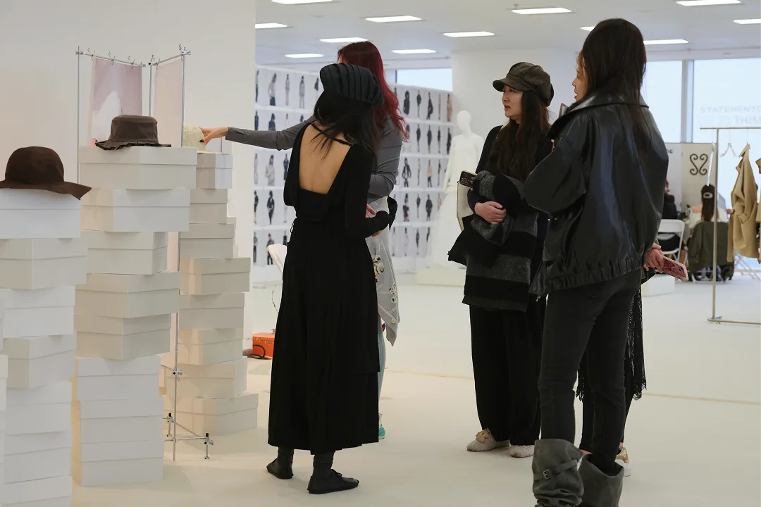 ERRIESE Showroom — detail 2